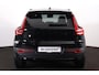 Volvo EX40 Performance Ultra Black Edition 82 kWh - Panorama/schuifdak - 360º Camera - Harman/Kardon audio - Verwarmde voorstoelen, stuur & achterbank - Parkeersensoren voor & achter - Elektr. bedienb. voorstoelen met geheugen links - Draadloze tel. lader - Warmtepomp - Extra getint glas - Inklapbare trekhaak - 20' LMV