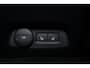 Volvo EX40 Performance Ultra Black Edition 82 kWh - Panorama/schuifdak - 360º Camera - Harman/Kardon audio - Verwarmde voorstoelen, stuur & achterbank - Parkeersensoren voor & achter - Elektr. bedienb. voorstoelen met geheugen links - Draadloze tel. lader - Warmtepomp - Extra getint glas - Inklapbare trekhaak - 20' LMV