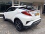 Toyota C-HR / C-HR+ 1.8 Hybrid Executive Navi Full Map/Achteruitr. Camer/Verwarmde in hoogte verst.bare stoel/Verw. inklapbare spiegels/Cruise Contr. Adaptief/Keyles Entry/Multifunction. Stuur/Parkeerassistent/18 Inch L/M