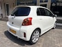 Toyota Yaris 1.8 VVTi TS Parelmoer metaal 73340 K.M. !!! Climate controle/Dakspoiler/Hoogte verst.bare stoel/Extra getint glas achter/Mistlampen voor/L.M. 17 inch/Elekt. buitenspiegels