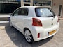 Toyota Yaris 1.8 VVTi TS Parelmoer metaal 73340 K.M. !!! Climate controle/Dakspoiler/Hoogte verst.bare stoel/Extra getint glas achter/Mistlampen voor/L.M. 17 inch/Elekt. buitenspiegels