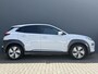 Hyundai Kona Electric EV Premium 64 kWh | SOH 94,5% | Zomer & Winderbanden | Stoelventilatie | Navigatie | Head-Up Display | Stoelverwarming | Krell Premium Speakers | Lederen Bekleding