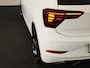 Volkswagen Polo 1.0 TSI Life 95 pk | Navigatie via App | Panoramadak | 17" LM velgen | Parkeersensoren | Adaptieve cruise control | LED koplampen | Stoelverwarming |
