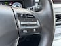 Hyundai Kona Electric EV Premium 64 kWh / SOH 100% / Trekhaak ( 300 kg ) / Achterbank verwarmd / Voorstoelen verwarmd en gekoeld /