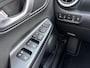 Hyundai Kona Electric EV Premium 64 kWh / SOH 100% / Trekhaak ( 300 kg ) / Achterbank verwarmd / Voorstoelen verwarmd en gekoeld /