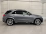 Mercedes-Benz GLE 350 e 4MATIC AMG PANO/22"/LUCHTVERING/BURMESTER/TREKHAAK/HEAD-UP/SOH 97%/360CAMERA/MASSAGE+VENTILATIE/ZWART LEER/SFEER/DRIVING ASS.PACKAGE PLUS/ALARM KLASSE 5/NET GROTE OH BEURT GEHAD/NIEUWPRIJS € 125.608,-
