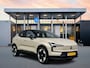 Volvo EX30 Single Motor Extended Range Plus Europa 69 kWh | 19" | Stoel/Stuurverwarming | Pine Interieur | Getint Glas | Elektr. verst. Stoelen | Harman Kardon | Adaptieve Cruise | BLIS | Keyless | Elektrische Achterklep