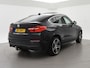 BMW X4 xDrive20i M-SPORT + SCHUIFDAK | TREKHAAK | HEAD-UP | 20 INCH LMV | MEMORY