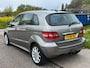 Mercedes-Benz B-klasse 170 5-Drs Airco Electric pakket Audio/CD LMV 17"Leder/Stof ABS TCS ESP EBD Trekhaak Dealeronderhoud Nw Apk!
