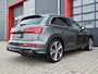 Audi Q5 55 TFSI e S-Line Quattro Competition Luchtvering | Massage | Memory | B&O | 360 | Electric Seats | Carplay | Digital Dash | Afgevlakt Stuur | Dodehoek Detectie | Adaptive Cruise | Lane Assist | Alcantara | Trekhaak | Matrix Led | Keyless
