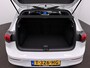 Volkswagen Golf 1.0 eTSI Life Business Automaat - Navigatie - ACC - Stoelverwarming - PDC - Sfeerverlichting - LED