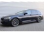 BMW 5-Serie Touring 530e 292PK BUSINESS EDITION PLUS M-SPORT AUTOMAAT / NAVI / LEDER / FULL-LED / CLIMA / PDC / 19" LMV / CAMERA / KEYLESS / WINTERPAKKET / CRUISECONTROL / NIEUWSTAAT !!
