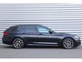 BMW 5-Serie Touring 530e 292PK BUSINESS EDITION PLUS M-SPORT AUTOMAAT / NAVI / LEDER / FULL-LED / CLIMA / PDC / 19" LMV / CAMERA / KEYLESS / WINTERPAKKET / CRUISECONTROL / NIEUWSTAAT !!