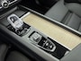 Volvo XC60 T6 Plug-in hybrid AWD Ultra Dark | Trekhaak | PDC V+A en 360 Camera | Panoramadak | Head-up display | BLIS |