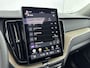 Volvo XC60 T6 Plug-in hybrid AWD Ultra Dark | Trekhaak | PDC V+A en 360 Camera | Panoramadak | Head-up display | BLIS |