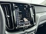 Volvo XC60 T6 Recharge Essential Edition | 18" | Leder | Stoel/Stuurverwarming | BLIS | Geintegreerde Kinderzitjes | Panoramadak | Parkeercamera | Park Assist V+A | Google Navigatie |