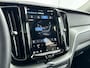 Volvo XC60 T6 Recharge Essential Edition | 18" | Leder | Stoel/Stuurverwarming | BLIS | Geintegreerde Kinderzitjes | Panoramadak | Parkeercamera | Park Assist V+A | Google Navigatie |