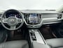Volvo XC60 T6 Recharge Essential Edition | 18" | Leder | Stoel/Stuurverwarming | BLIS | Geintegreerde Kinderzitjes | Panoramadak | Parkeercamera | Park Assist V+A | Google Navigatie |