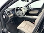 Volvo XC60 T8 Recharge Ultra Dark | 21" | Luchtvering | Getint glas | Panoramadak | Harman Kardon | Full LED | Head-Up | 360 Camera | Elektr. verst. Stoelen | Adaptieve Cruise | BLIS