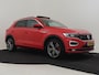 Volkswagen T-Roc 1.5 TSI Sport Business R 150pk DSG/AUTO | Dodehoekdetectie | Panorama dak | Camera achter | Elektri klep | Parkeersensoren v+a | R-Line exterieur  | Adaptief cruise control | 18"LMV