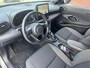 Toyota Yaris Cross 1.5 Hybrid 115 First Edition FACELIFT NL-AUTO 17'' LM-VELGEN BLIND SPOT SENSOREN STOEL-STUURWIEL VERW APPLE/ANDROID KEYLESS AD-CRUISE BLUETOOTH