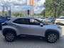 Toyota Yaris Cross 1.5 Hybrid 115 First Edition FACELIFT NL-AUTO 17'' LM-VELGEN BLIND SPOT SENSOREN STOEL-STUURWIEL VERW APPLE/ANDROID KEYLESS AD-CRUISE BLUETOOTH