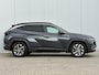 Hyundai Tucson 1.6 T-GDI MHEV Comfort Smart / Android Auto/Apple Carplay / Lederen Bekleding / Navigatie / Climate Control / Camera / Cruise Control / Draadloze Telefoonlader / Elektrische Stoel / Stoelverwarming / Lane Assist / Krell Audio / DAB /