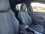 Peugeot 208 Hybrid 100PK e-DCS6 GT Automaat | Panoramadak | Camera | Sfeerverlichting | Draadloze Apple Carplay / Android Auto | 1e Eigenaar | Dealer Onderhouden | | Cruise control | DAB ontvanger | Elektrische ramen achter