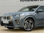 BMW IX2 eDrive20 M-Sport - Pano - Trekhaak - Memoryzetel - Stuurwiel Verwarmd