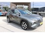 Hyundai Tucson 1.6 T-GDI PHEV Comfort Smart 4WD | Stoelverwarming voor| Stuurwielverwarmig | Navigatie | Climate Control | Achteruitrijcamera | Airco (automatisch) | Apple Carplay/Android Auto|telefoonintegratie premium