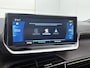 Peugeot e-2008 SUV EV GT Pack 50 kWh 136pk | Accu 92% | Navigatie | Panoramisch schuif-kanteldak | Achteruitrijcamera | Lederen sportstoelen | Stoelverwarming | Full Led koplampen | 3D Cockpit | Keyless | Adaptieve Cruise Control | Dodehoeksensor | Apple Carplay / Android Auto | DAB+ radio | Draadloze telefoonlader | Donker getint glas | 18" lichtmetalen velgen |