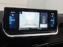 Peugeot e-2008 SUV EV GT Pack 50 kWh 136pk | Accu 92% | Navigatie | Panoramisch schuif-kanteldak | Achteruitrijcamera | Lederen sportstoelen | Stoelverwarming | Full Led koplampen | 3D Cockpit | Keyless | Adaptieve Cruise Control | Dodehoeksensor | Apple Carplay / Android Auto | DAB+ radio | Draadloze telefoonlader | Donker getint glas | 18" lichtmetalen velgen |