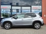 Peugeot 2008 1.2 110pk PureTech Blue Lease Allure / Trekhaak / Parkeersensoren / Riem vervangen / 4 seasons / 6 bak / Navi /