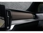 Volvo XC90 2.0 T8 Plug-in hybrid AWD Ultra Bright Exec. Ed. | Geventileerde voorstoelen | Massagefunctie | Luchtvering | 22" lichtmetalen velgen | Stoelverwarming | verwarmd stuurwiel | Elektr. bedienbaar schuif-\-kanteldak | Extra getint glas | Gelamineerde ramen | Bowers & wilkins Audio | Head-up display | Google Services |