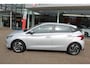 Hyundai i20 1.0-100pk T-GDI Comfort. Correct nette en subliem rijdende wagen ! Airco, navigatie, telefoonvoorb., cruise control, LM wielen, lane assist, metallic lak, digitaal dashboard, Apple carplay/Android auto, DAB radio etc.