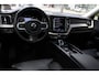 Volvo XC60 B5 Inscription | Panoramadak | Head-up display | Verwarmbare voorstoelen en stuurwiel | Rondom zichtcamera | Elekrische voorstoelen | Apple carplay/Android auto |