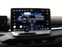 Volkswagen T-Roc R-Line First Edition 1.5 eTSI 150 PK | Panoramadak | Black Style | Navigatie | Trekhaak | Elektrische achterklep |