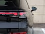 Volkswagen T-Roc R-Line First Edition 1.5 eTSI 150 PK | Panoramadak | Black Style | Navigatie | Trekhaak | Elektrische achterklep |