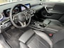 Mercedes-Benz A-klasse 180 Business Solution Luxury * AUTOMAAT * Benzine * Navigatie * Zwart Leder Interieur * Achteruitrij Camera * L.M. Velgen * Stoelverwarming * Keyless Start * KM Autopas Aanweizg * Nederlandse Automobiel * Vingerhoets; Vierde Generatie Eersteklas Service. Al meer dan 100 jaar een begrip in de Brabantse Kempen