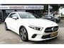 Mercedes-Benz A-klasse 180 Business Solution Luxury * AUTOMAAT * Benzine * Navigatie * Zwart Leder Interieur * Achteruitrij Camera * L.M. Velgen * Stoelverwarming * Keyless Start * KM Autopas Aanweizg * Nederlandse Automobiel * Vingerhoets; Vierde Generatie Eersteklas Service. Al meer dan 100 jaar een begrip in de Brabantse Kempen