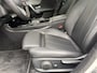 Mercedes-Benz A-klasse 180 Business Solution Luxury * AUTOMAAT * Benzine * Navigatie * Zwart Leder Interieur * Achteruitrij Camera * L.M. Velgen * Stoelverwarming * Keyless Start * KM Autopas Aanweizg * Nederlandse Automobiel * Vingerhoets; Vierde Generatie Eersteklas Service. Al meer dan 100 jaar een begrip in de Brabantse Kempen