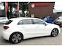 Mercedes-Benz A-klasse 180 Business Solution Luxury * AUTOMAAT * Benzine * Navigatie * Zwart Leder Interieur * Achteruitrij Camera * L.M. Velgen * Stoelverwarming * Keyless Start * KM Autopas Aanweizg * Nederlandse Automobiel * Vingerhoets; Vierde Generatie Eersteklas Service. Al meer dan 100 jaar een begrip in de Brabantse Kempen