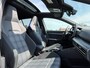Volkswagen Golf 1.5 eHybrid 272pk DSG GTE / Panorama dak / Zwenkbare trekhaak / Black style / IQ-Led / 18'' LMV