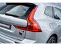Volvo XC60 2.0 T5 AWD R-Design | Nappaleder | Stoelventilatie | Achteruitrijcamera | Parkeersensoren | Head-up Display | Eletkrisch Verstelbare Voorstoelen | Navigatie | Apple Carplay | Android Auto | Lichtmetalen Velgen 21 inch