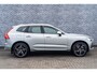 Volvo XC60 2.0 T5 AWD R-Design | Nappaleder | Stoelventilatie | Achteruitrijcamera | Parkeersensoren | Head-up Display | Eletkrisch Verstelbare Voorstoelen | Navigatie | Apple Carplay | Android Auto | Lichtmetalen Velgen 21 inch