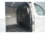 Ford E-Transit Custom 320 L1H1 Limited 71 kWh 218pk - Stoel + Stoel - Keyless - Stoelverwarming - Camera - Carplay - Rijklaar
