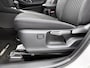 Toyota Yaris Cross 1.5 Hybrid 130 Dynamic Comfort Pack | BTW voertuig | Dodehoek detectie | Stoel+stuurverwarming | Parkeersensoren voor+achter | Apple CarPlay/Android auto | Climate control | Achteruitrijcamera |