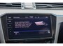 Volkswagen Passat Variant 1.5 TSI 150pk DSG R-Line Business + | Panoramadak | Achteruitrijcamera | Stoelverwarming