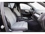 Volvo XC40 1.5 T2 Plus Dark | Achteruitrijcamera | Parkeersensoren | Harman Kardon Audio | Keyless Entry | Elektrische Achterklep | Elektrisch Verstelbare Voorstoelen | Stoelverwarming | Navigatie | Apple Carplay | Android Auto