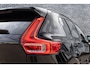 Volvo XC40 1.5 T2 Plus Dark | Achteruitrijcamera | Parkeersensoren | Harman Kardon Audio | Keyless Entry | Elektrische Achterklep | Elektrisch Verstelbare Voorstoelen | Stoelverwarming | Navigatie | Apple Carplay | Android Auto